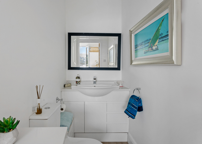 Kittiwake - bedroom 4 wash room